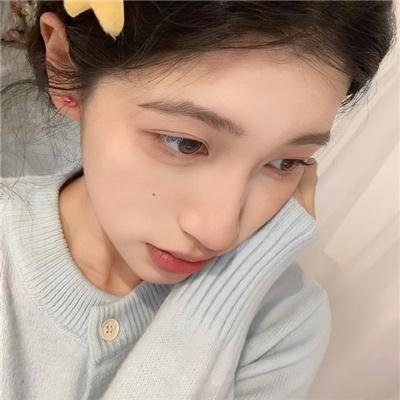 挥著翅膀的女孩